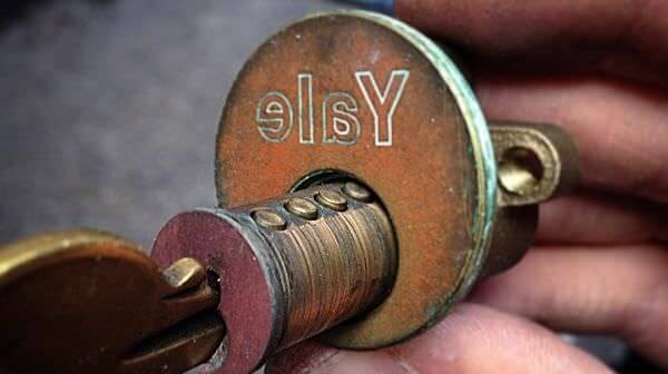 Срочная замена замков в Ватутинках